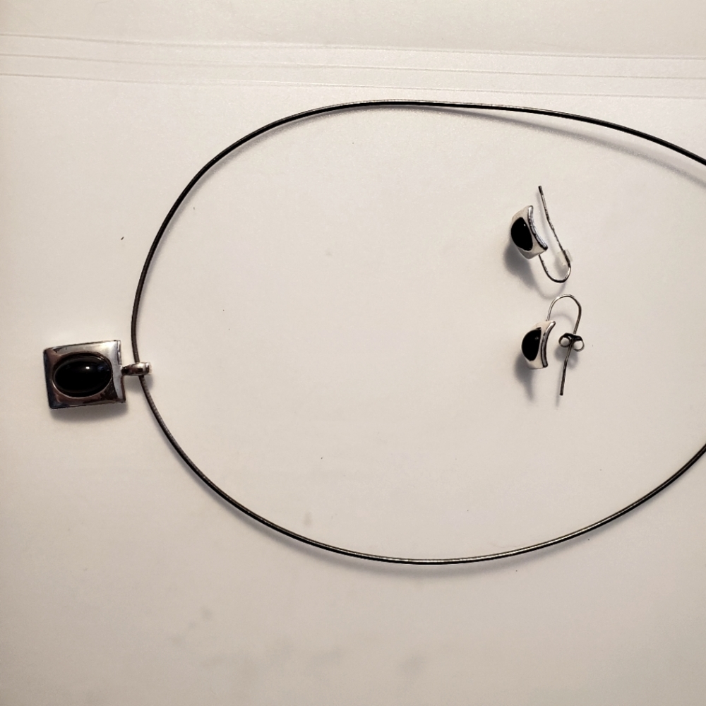 925 Necklace and earrings with black stone